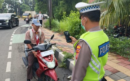 Penegakan Hukum di Jalan Raya Makin Modern dengan ETLE Handheld