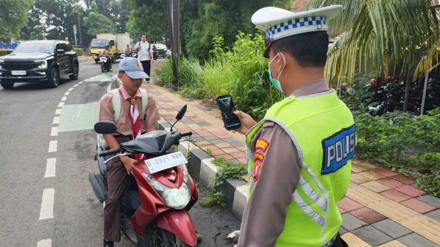 Penegakan Hukum di Jalan Raya Makin Modern dengan ETLE Handheld