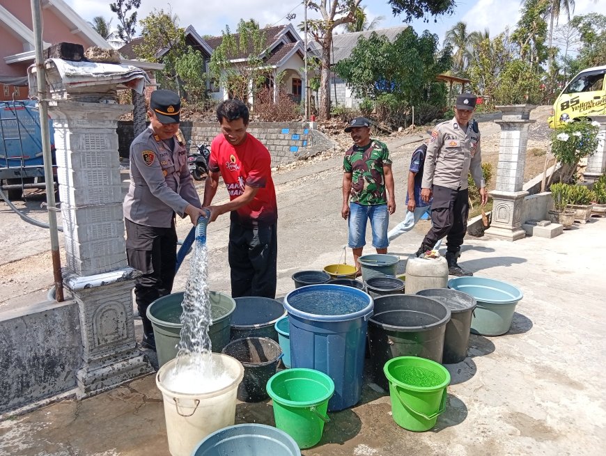 Polres Malang Salurkan 4.000 Liter Air Bersih ke Warga Terdampak Kekeringan